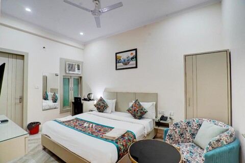 Hotel Taj Holiday