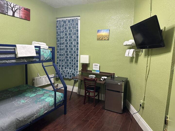 room detail thumbnail 2