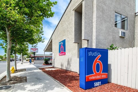 스튜디오 6, 사이프러스, 캘리포니아