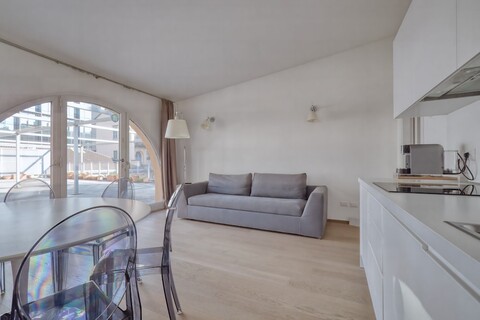 코르소 코모 근처의 환영하는 플랫