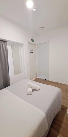 AYZ 호아킨 폴 - 자동 체크인 속성