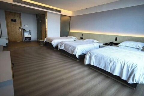 Foshan Yuefeng High-altitude Garden Panorama Hotel (Jiujiangzhen Xinji Plaza)
