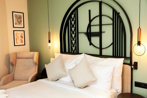 제우스 에센스 부쿠레슈티 오페라