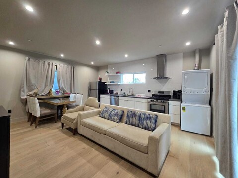 다운타운 LA에서 몇 분 거리의 현대적인 타운홈