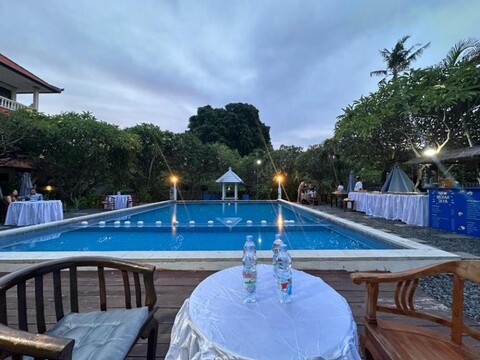 뉴 메카르 자야 호텔