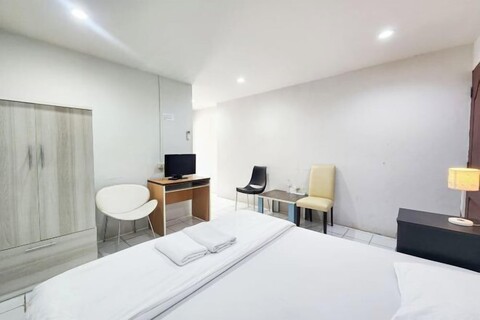 Freesia Bangphi Guest House
