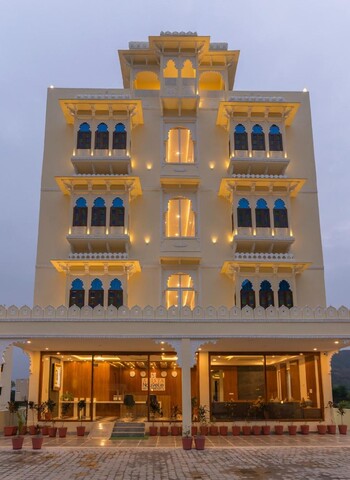 ARISTA - Luxury Resort