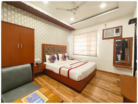 Goroomgo SV Grand Varanasi 