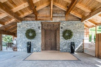 Luxury Stay – Comfortable Chalet with Jacuzzi