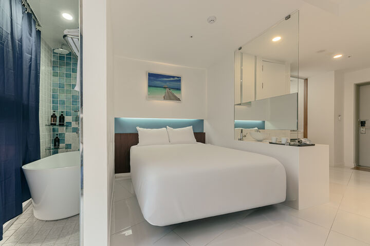 room detail thumbnail 2