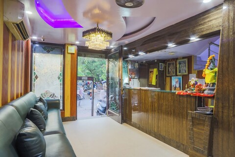 카롤 바그, 연회장이 있는 아난드 호텔