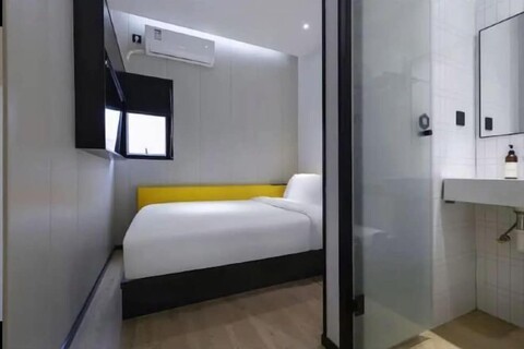 100 Inn Hotel (Shanghai Zhenping Road Subway Station)