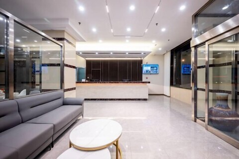 Paibai Yun Hotel (Dalian Xianglujiao Light Rail Station Branch)