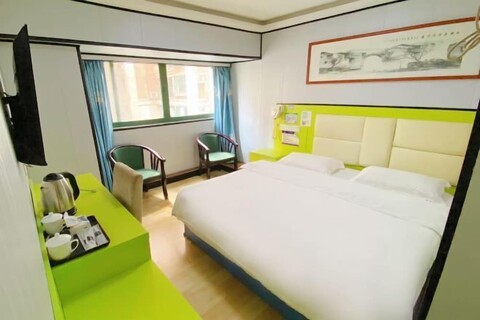 Jinpeng Hotel (Guangzhou Yongqingfang Chenjiaxuan Subway Station)