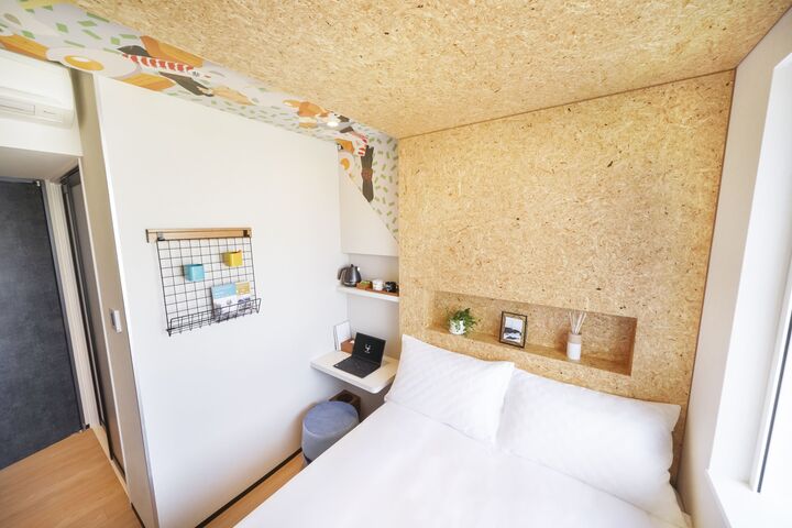 room detail thumbnail 2