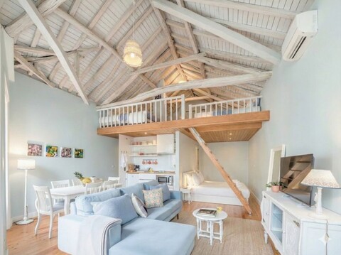 룩 앳 미 - 서비스드 로프트 & 스튜디오