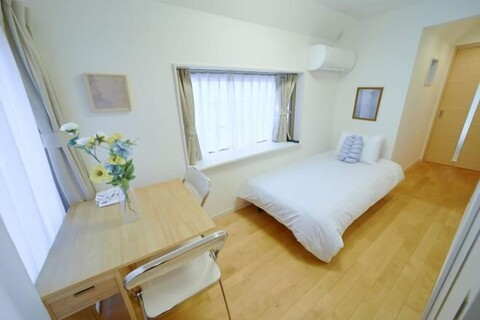 Shinjuku Deep Lane White House・ZHUOJU