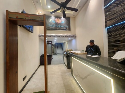 호텔 켈슨 DX, 라마크리슈나 메트로 근처