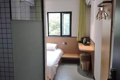 Changee Hotel (Shanghai Baoshan Wanda Gongkang Road Subway Station)