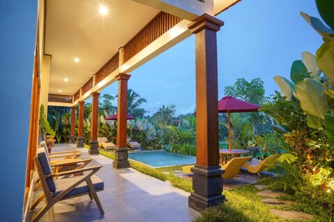 Deluxe Two Bedroom with Pool and Kitchen