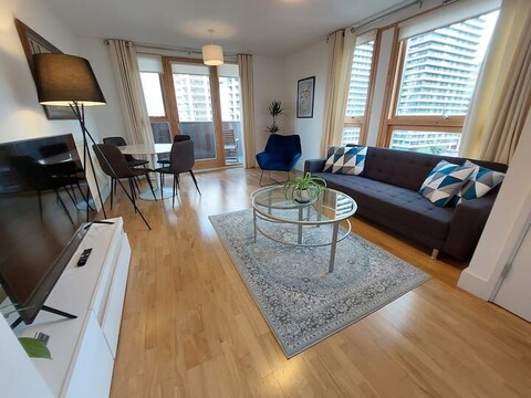 런던 카나리워프역에 위치한 럭셔리 아파트 A