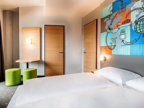 B&B Hotel Stuttgart-Neckarhafen --> B&B 호텔 슈투트가르트-네크카하펜