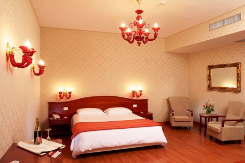 아우구스타 루칠라 팰리스