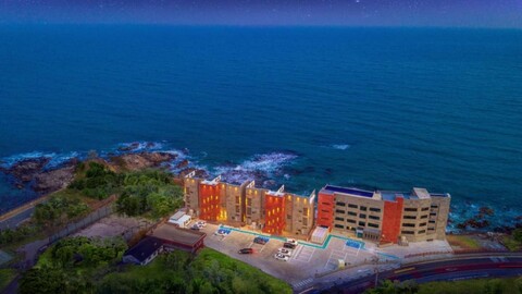 엘라포니 씨 풀 빌라