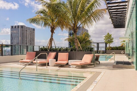 더 크로스비 마이애미 월드 센터