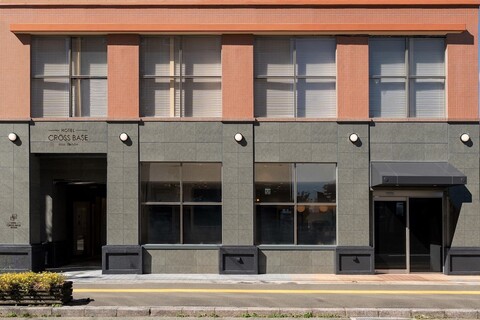 호텔 크로스 베이스 토스 역