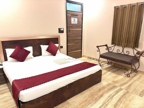 Hotel Kelson Dx-Near Ramakrishna Ashram Metro