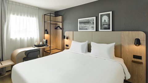 캄파닐 프라임 - 파리 제네빌리에 바르바니에