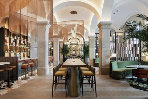 임페리얼 라이딩 스쿨, 오토그래프 컬렉션