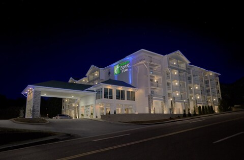 홀리데이 인 익스프레스 & 스위트 피전 포지 세비에빌 바이 IHG