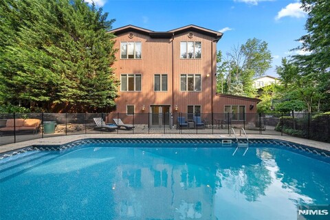 추가 비용 없이 체크인 상시 가능!! / 멘하튼 바로 가는 166번 버스, 정류장 도보 3분거리 / 사무엘 하우스 (Palisades Park)