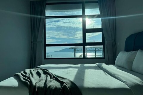 Sunrise at Jesselton Quay water dispenser provided