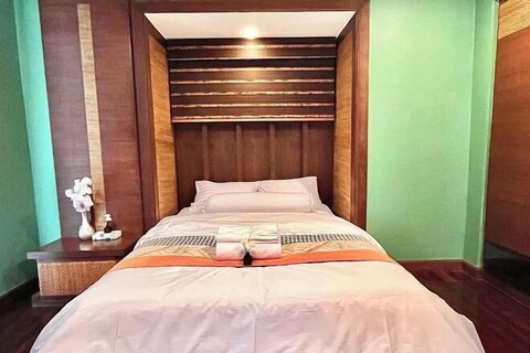 H6 Downtown Chinatown Terminal, Fengyue Street, Five bedroom Pattaya Haitian Pool Villa