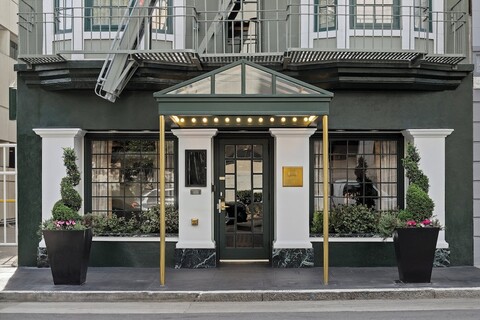 인 앳 디 오페라