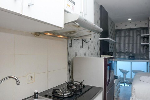 Comfort with City View Studio Tifolia Apartment