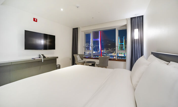 room detail thumbnail 2