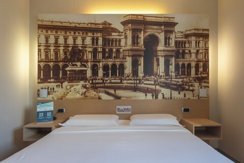 홀리데이 밀라노 나비글리