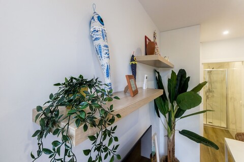 게스트 H4U - 히어로이즈모 2층