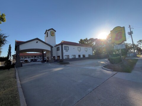 수퍼 8 바이 윈덤 휴스턴/브룩홀로우 노스웨스트