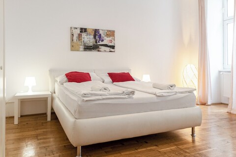 벨베데레에서 몇 걸음 거리의 환영하는 3베드룸 아파트