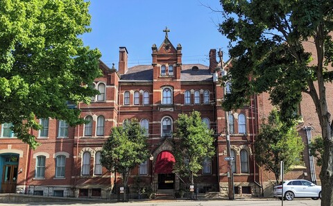 프라이어리 호텔