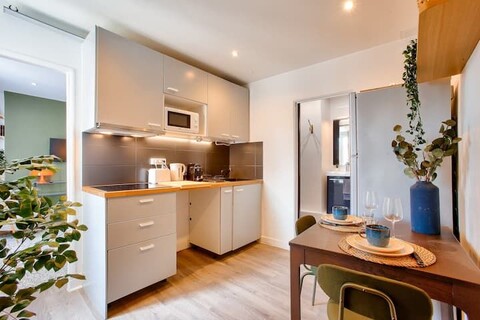 파리 센강 인근 7호선 모던 아파트 