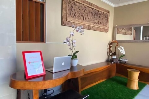 RedDoorz near Mertasari Beach 2