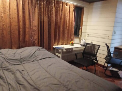 크룽 텝의 현대적인 편의시설을 갖춘 넓은 도시 전망 아파트먼트