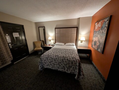 Hickory West Inn