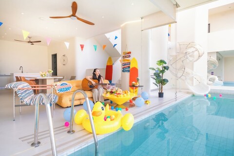 슬라이드, 노래방, 주방 있는 풀 빌라